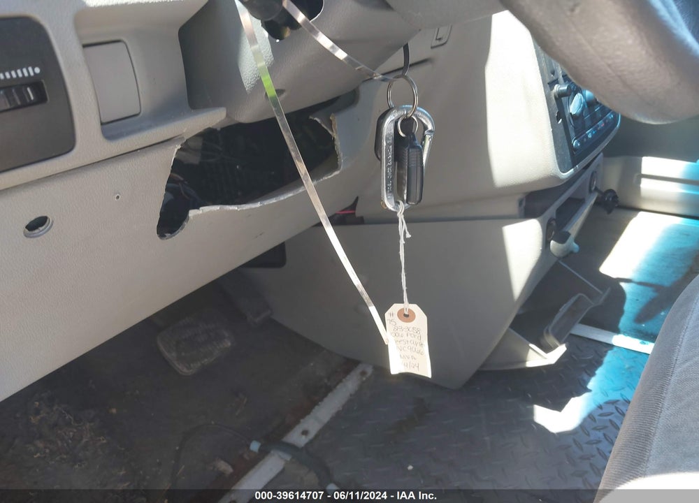 2006 FORD FREESTAR SE VIN: 2FMZA51636BA11985