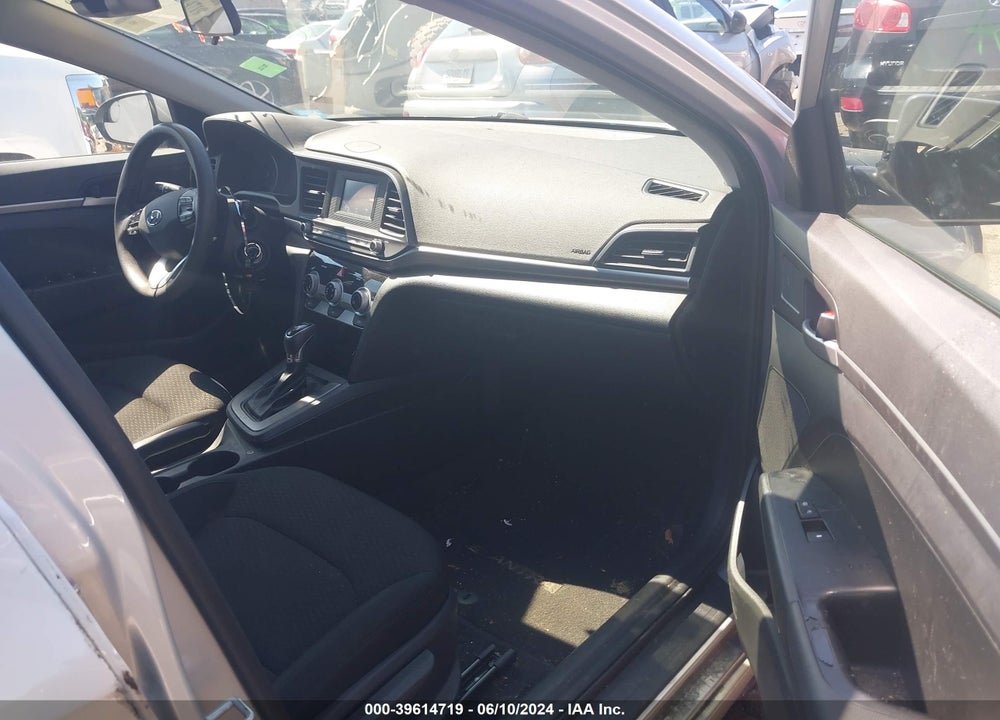 2019 HYUNDAI ELANTRA SE VIN: 5NPD74LFXKH494927