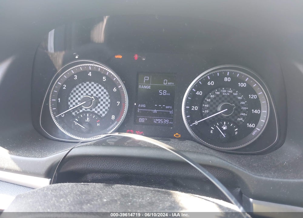 2019 HYUNDAI ELANTRA SE VIN: 5NPD74LFXKH494927