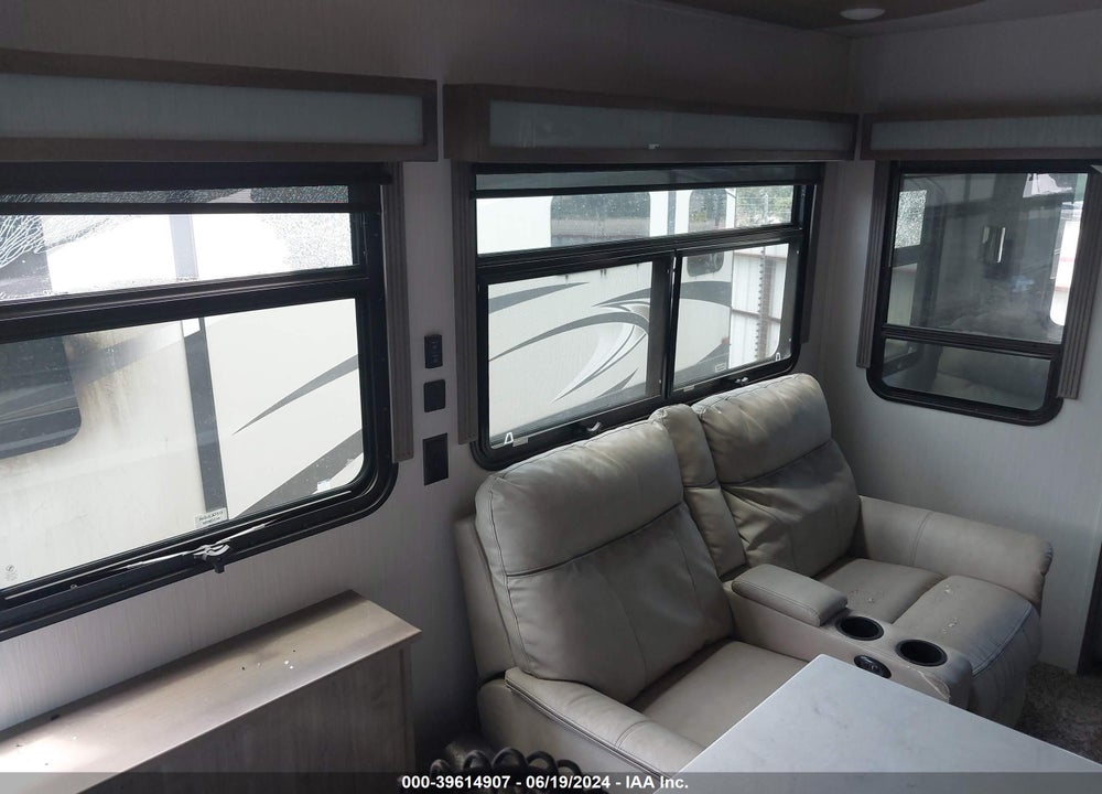 2021 FOREST RIVER CEDAR C 38EL VIN: 4X4FCRP2XMS226290