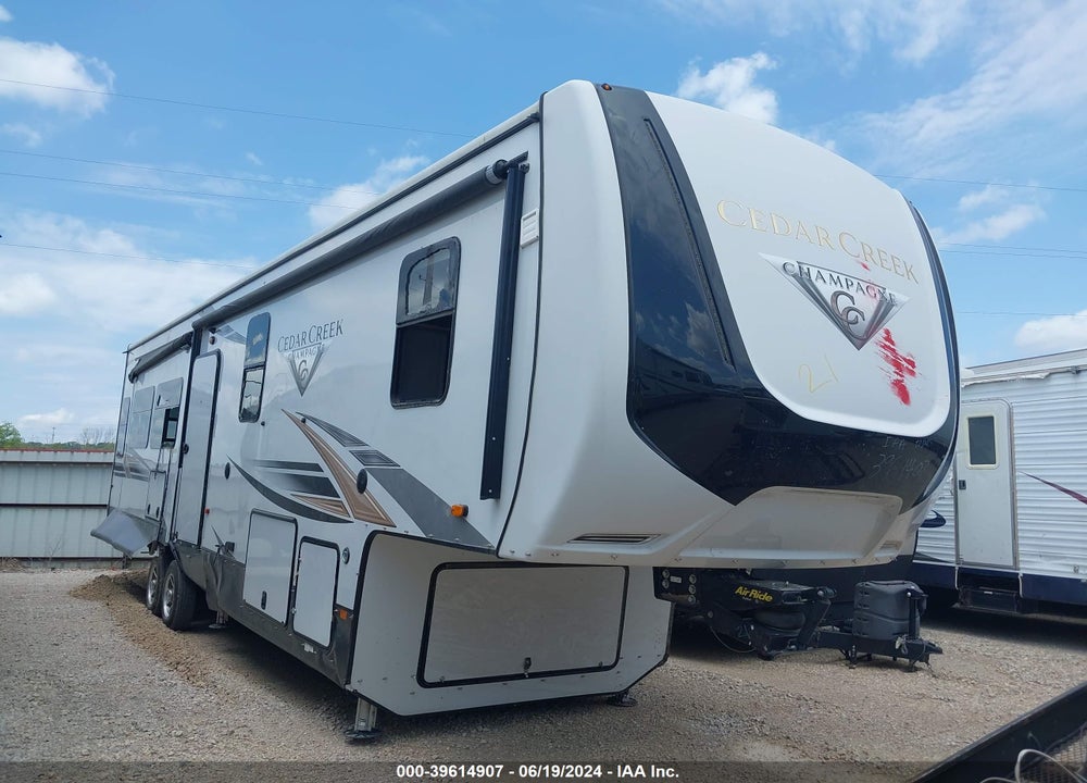 2021 FOREST RIVER CEDAR C 38EL VIN: 4X4FCRP2XMS226290