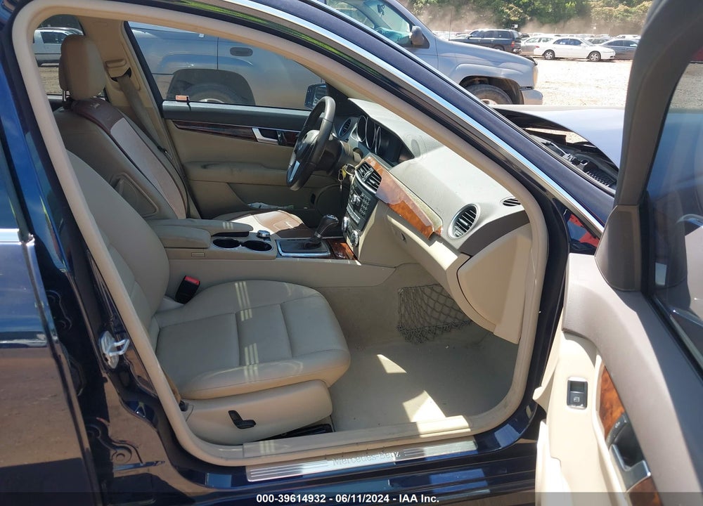 2012 MERCEDES-BENZ C 250 LUXURY/SPORT VIN: WDDGF4HB6CR210084