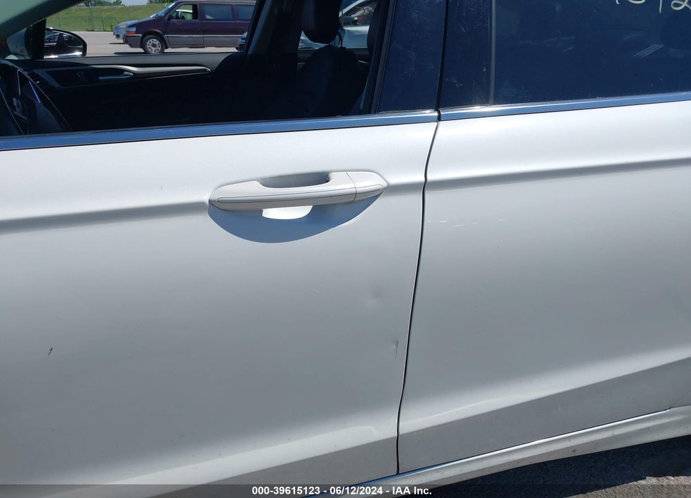 2015 FORD FUSION SE VIN: 1FA6P0HD6F5101686