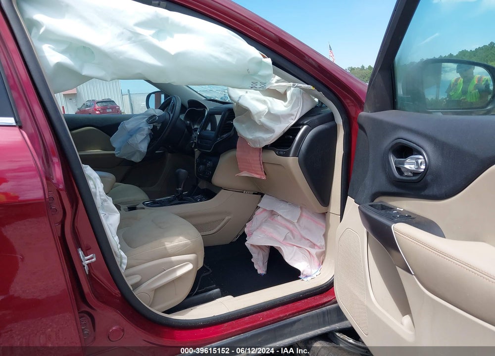 2019 JEEP CHEROKEE LATITUDE FWD VIN: 1C4PJLCBXKD317614