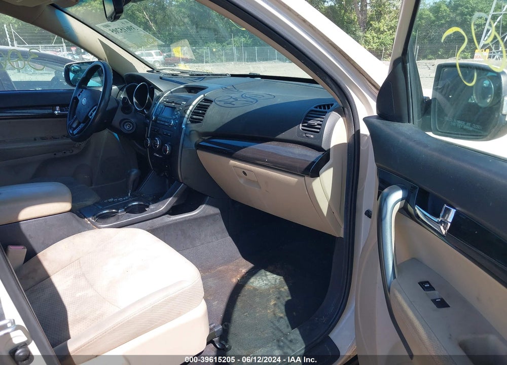 2011 KIA SORENTO LX VIN: 5XYKT3A17BG127060