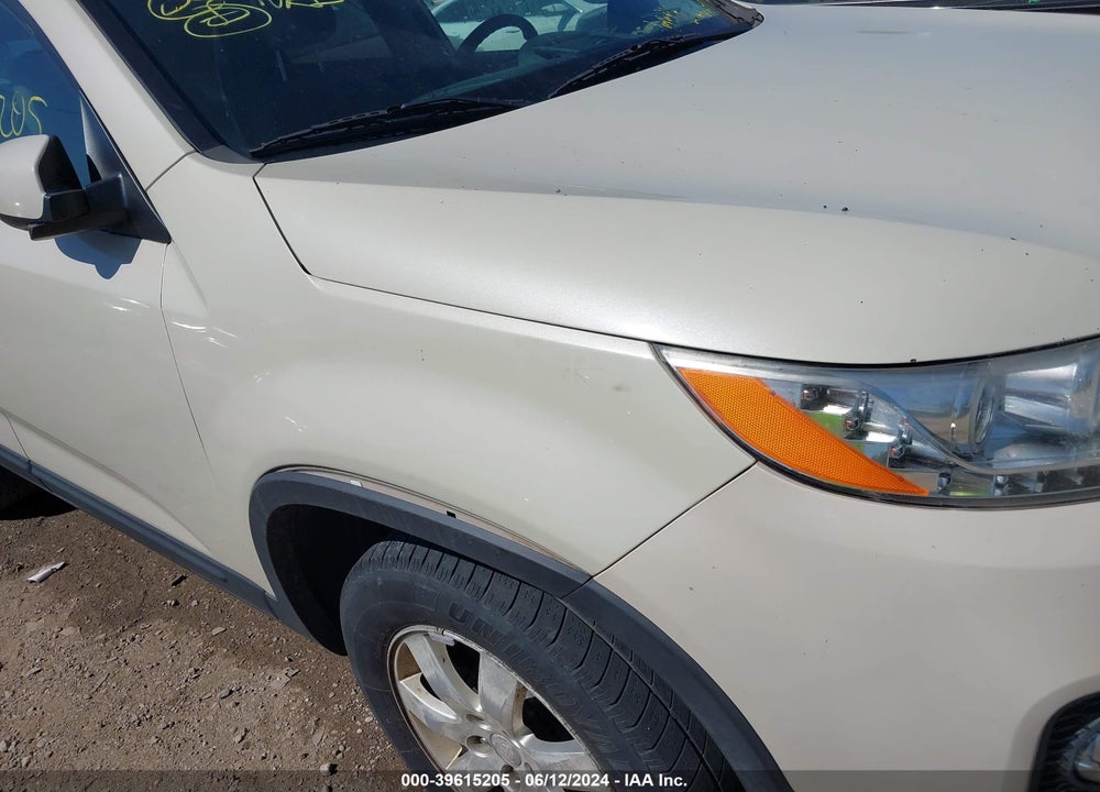 2011 KIA SORENTO LX VIN: 5XYKT3A17BG127060