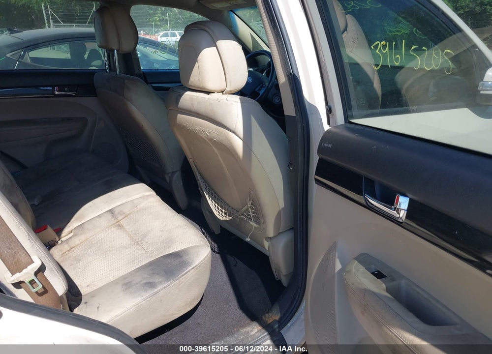 2011 KIA SORENTO LX VIN: 5XYKT3A17BG127060
