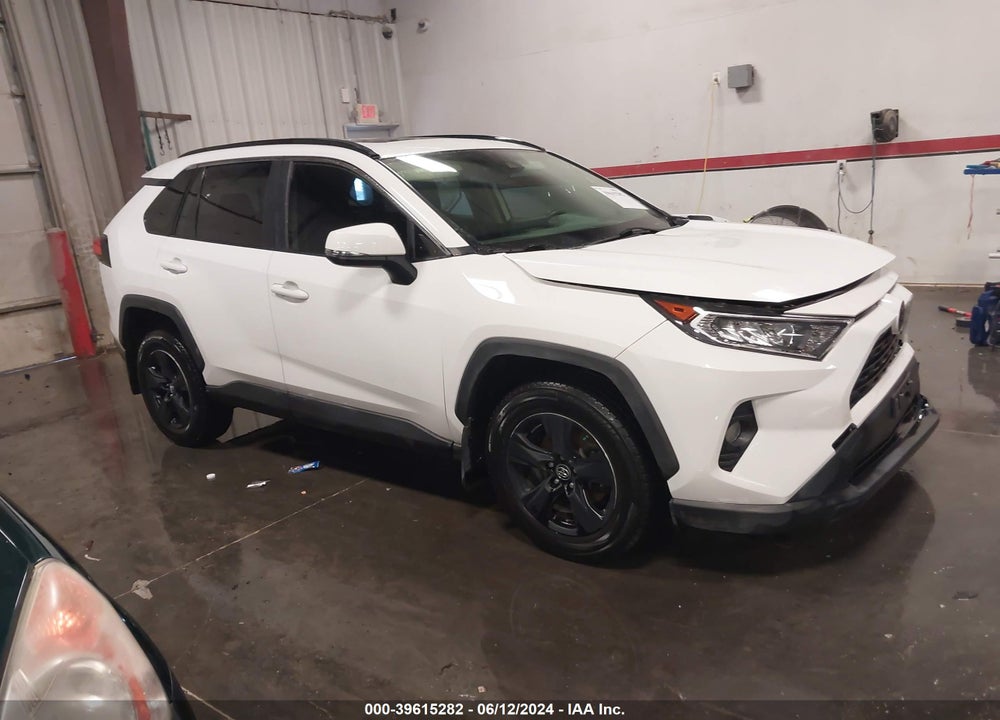 2019 TOYOTA RAV4 XLE VIN: JTMP1RFV8KD510725