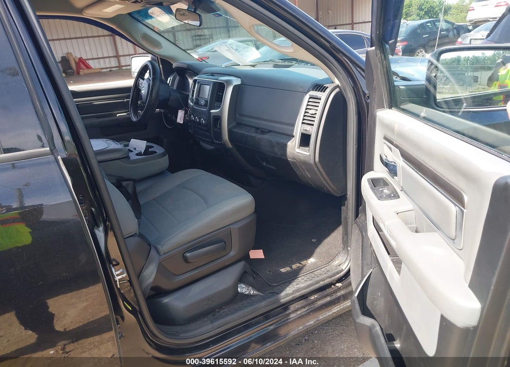 2018 RAM 1500 SLT QUAD CAB 4X2 6'4 BOX VIN: 1C6RR6GG1JS324171