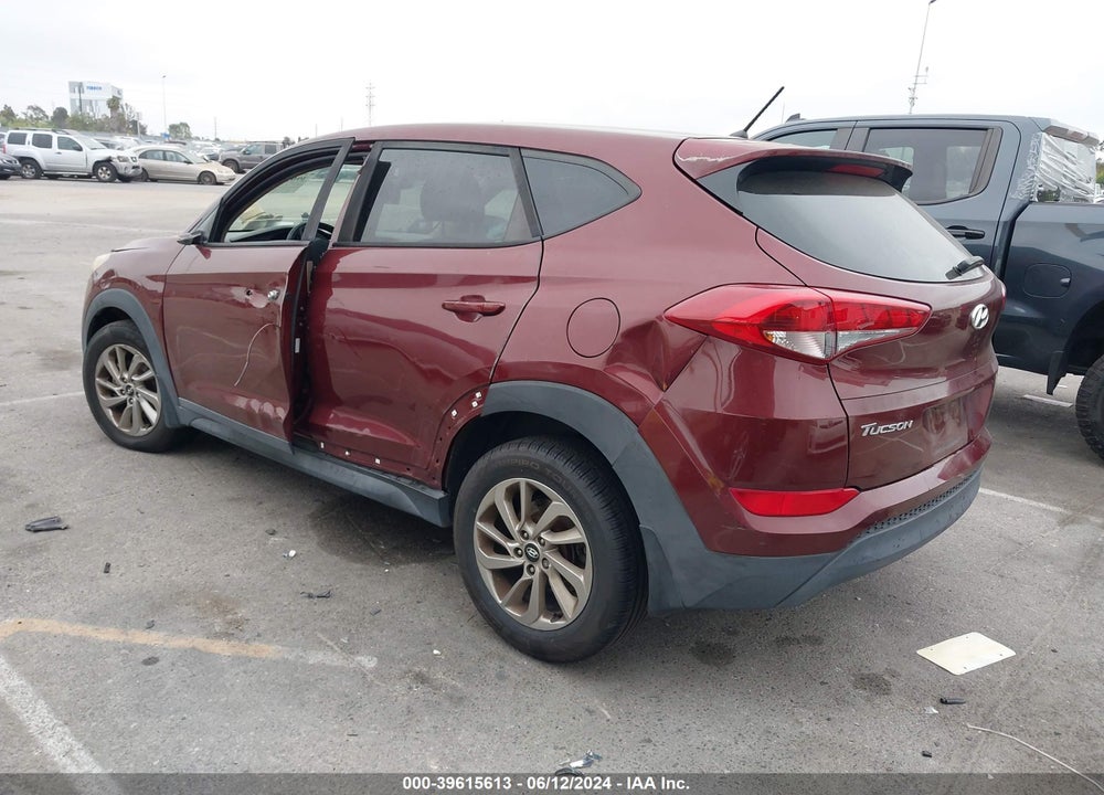 2018 HYUNDAI TUCSON SE VIN: KM8J23A42JU610165