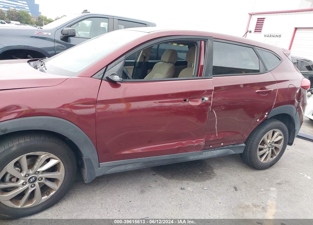 2018 HYUNDAI TUCSON SE VIN: KM8J23A42JU610165