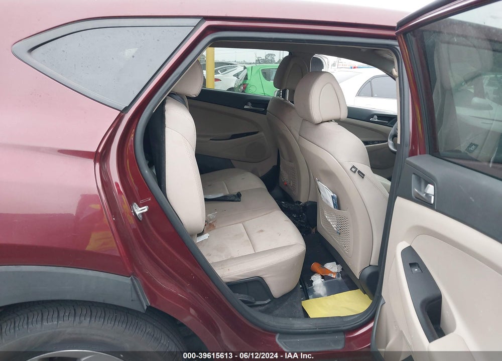 2018 HYUNDAI TUCSON SE VIN: KM8J23A42JU610165