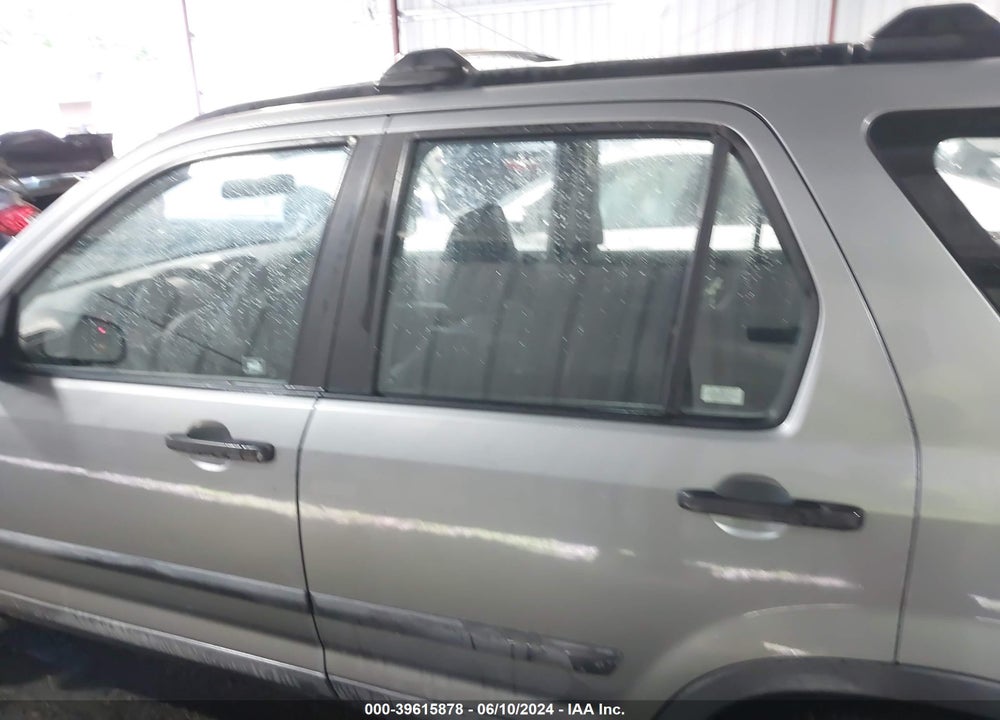 2005 HONDA CR-V LX VIN: SHSRD68575U305950