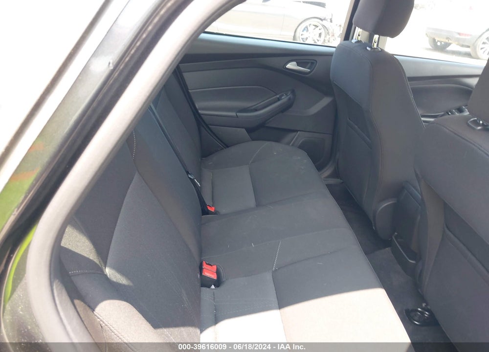 2017 FORD FOCUS SE VIN: 1FADP3F29HL300563