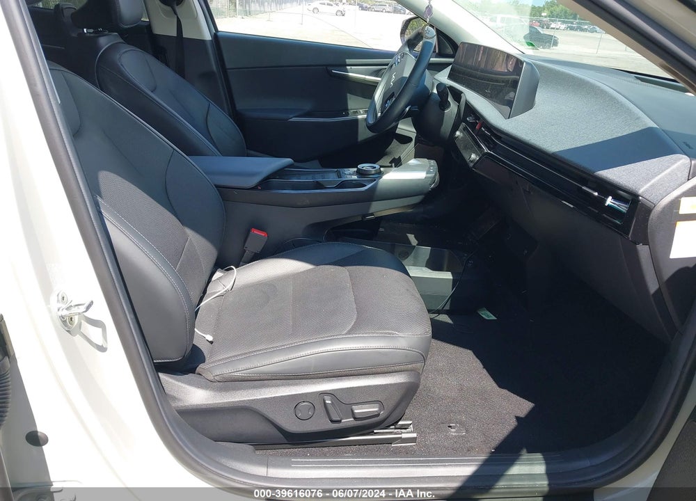 2022 KIA EV6 WIND VIN: KNDC34LA5N5080910