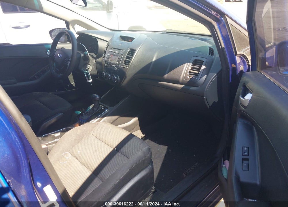2018 KIA FORTE LX VIN: 3KPFK4A70JE238382