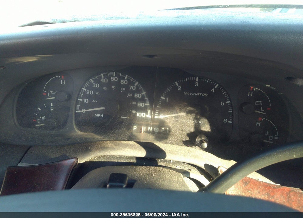 2001 LINCOLN NAVIGATOR VIN: 5LMFU28A61LJ00927