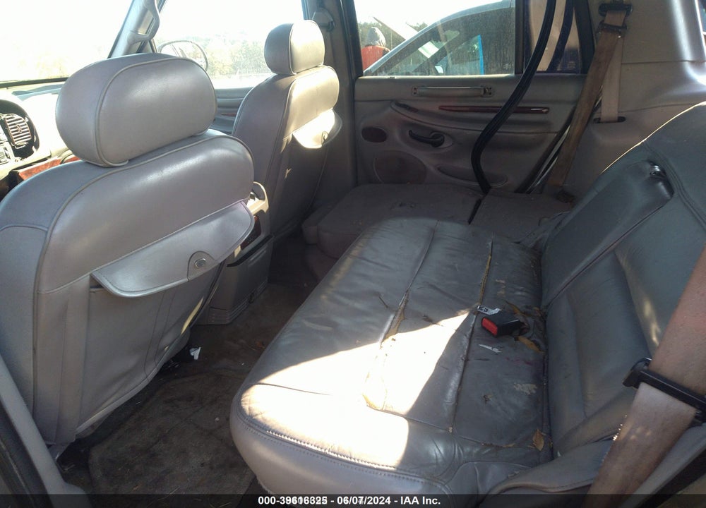 2001 LINCOLN NAVIGATOR VIN: 5LMFU28A61LJ00927