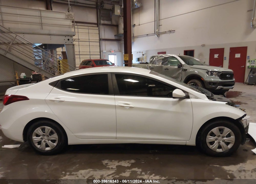 2016 HYUNDAI ELANTRA SE VIN: 5NPDH4AE9GH736220