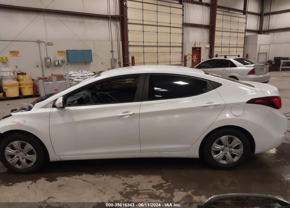 2016 HYUNDAI ELANTRA SE VIN: 5NPDH4AE9GH736220