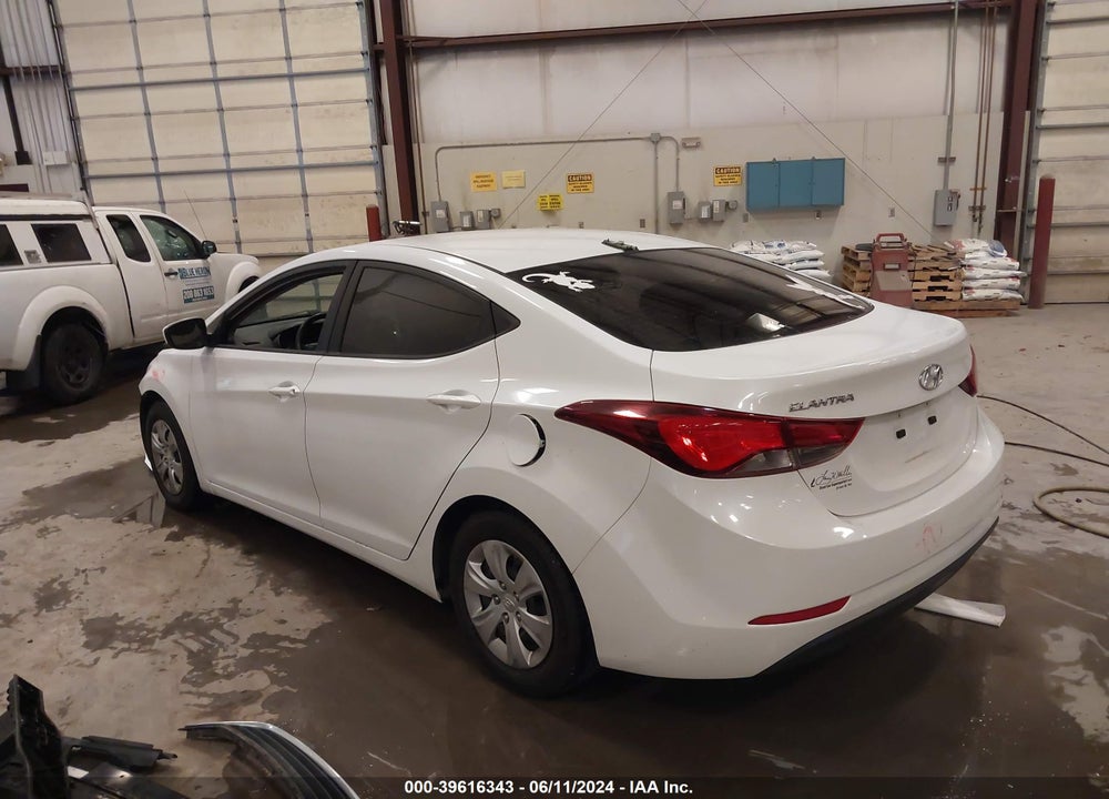 2016 HYUNDAI ELANTRA SE VIN: 5NPDH4AE9GH736220