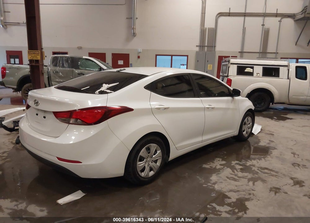 2016 HYUNDAI ELANTRA SE VIN: 5NPDH4AE9GH736220