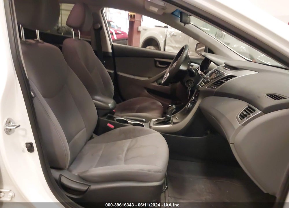 2016 HYUNDAI ELANTRA SE VIN: 5NPDH4AE9GH736220