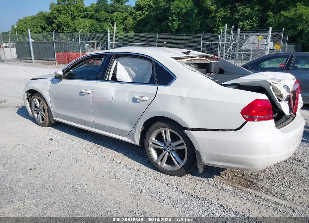 2015 VOLKSWAGEN PASSAT 2.0L TDI SE VIN: 1VWBV7A34FC094741