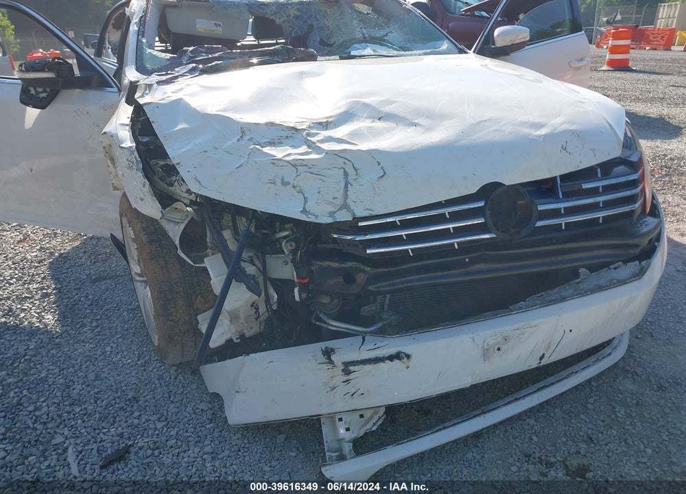 2015 VOLKSWAGEN PASSAT 2.0L TDI SE VIN: 1VWBV7A34FC094741