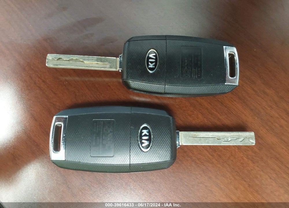 2020 KIA SORENTO 2.4L L VIN: 5XYPG4A38LG670775