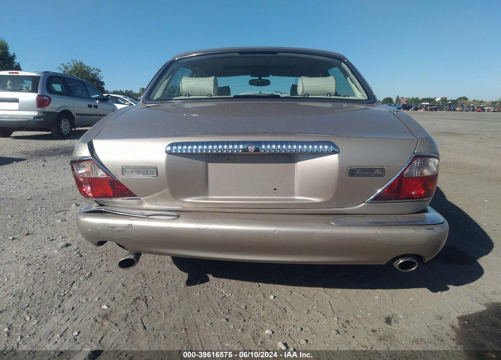 1999 JAGUAR XJ8 VANDEN PLAS VIN: SAJKD6040XC875138