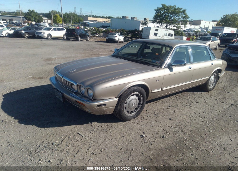 1999 JAGUAR XJ8 VANDEN PLAS VIN: SAJKD6040XC875138