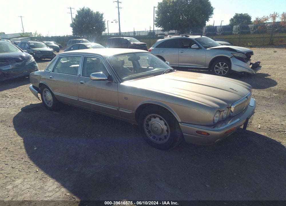1999 JAGUAR XJ8 VANDEN PLAS VIN: SAJKD6040XC875138