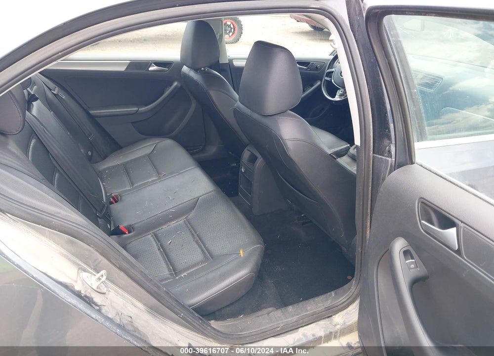2015 VOLKSWAGEN JETTA 1.8T SE VIN: 3VWD17AJ2FM356953