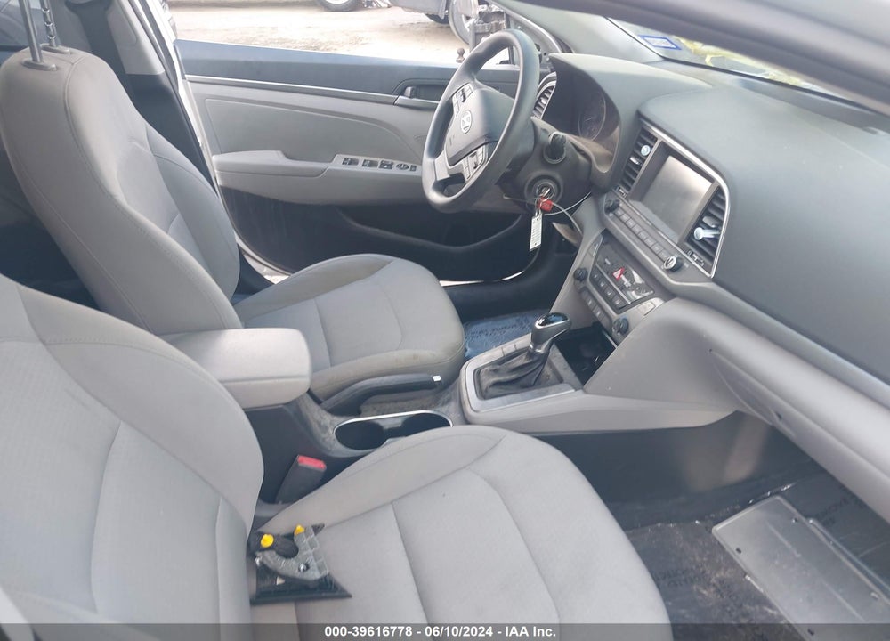 2017 HYUNDAI ELANTRA SE VIN: 5NPD84LF1HH137786