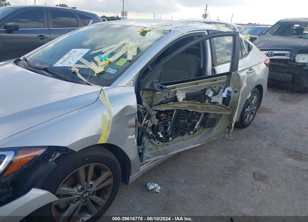 2017 HYUNDAI ELANTRA SE VIN: 5NPD84LF1HH137786