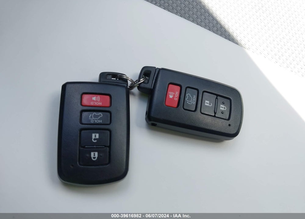 2018 TOYOTA RAV4 XLE VIN: JTMRFREV9JJ183053