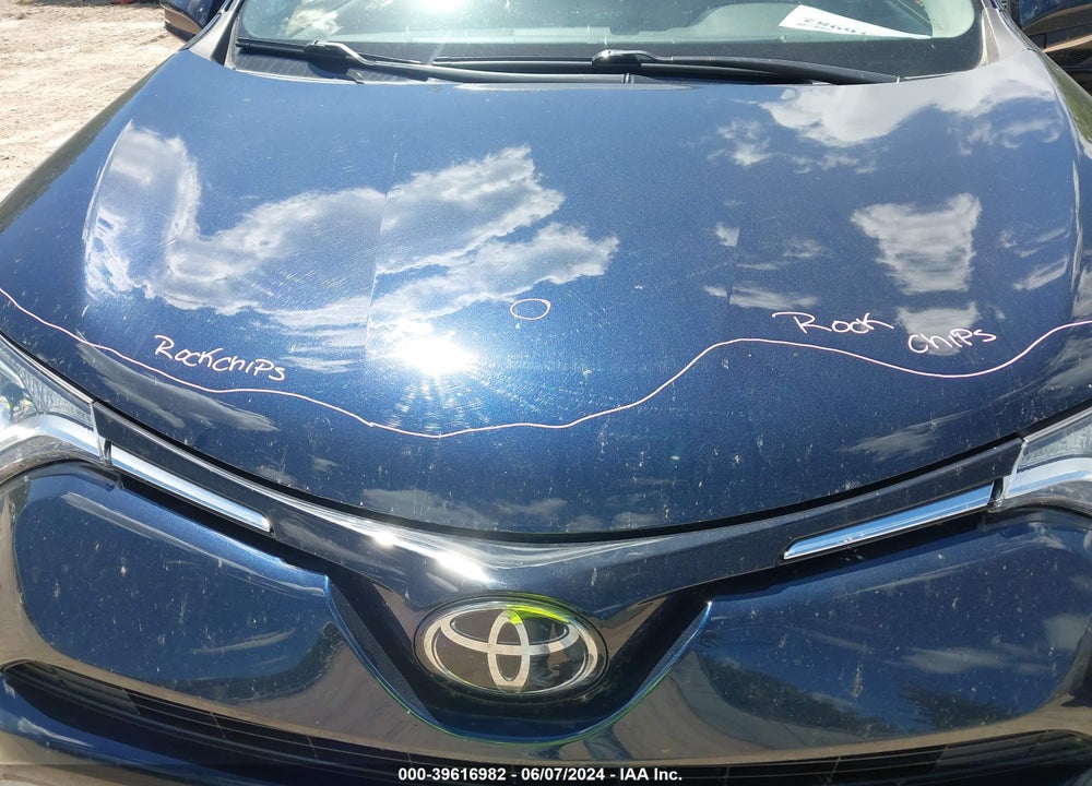 2018 TOYOTA RAV4 XLE VIN: JTMRFREV9JJ183053