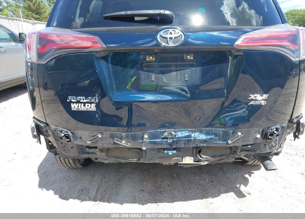 2018 TOYOTA RAV4 XLE VIN: JTMRFREV9JJ183053