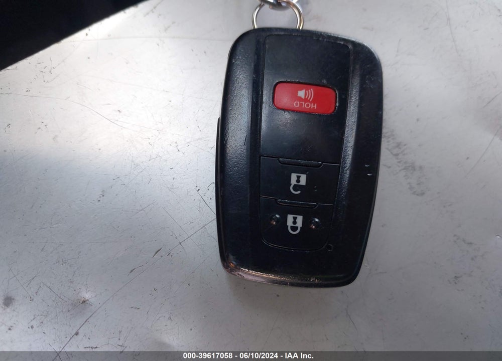 2020 TOYOTA RAV4 HYBRID XLE VIN: 2T3RWRFV1LW063251