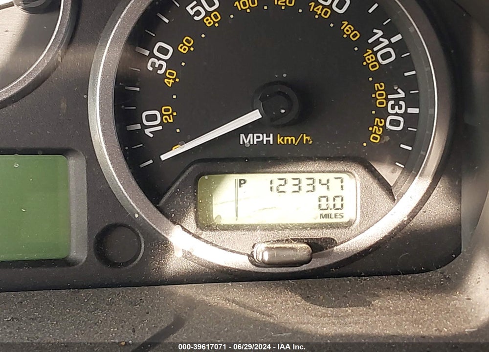 2011 LAND ROVER LR2 VIN: SALFR2BN6BH276653
