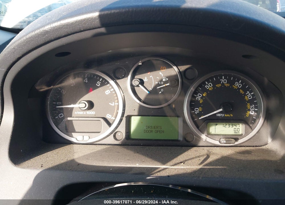 2011 LAND ROVER LR2 VIN: SALFR2BN6BH276653