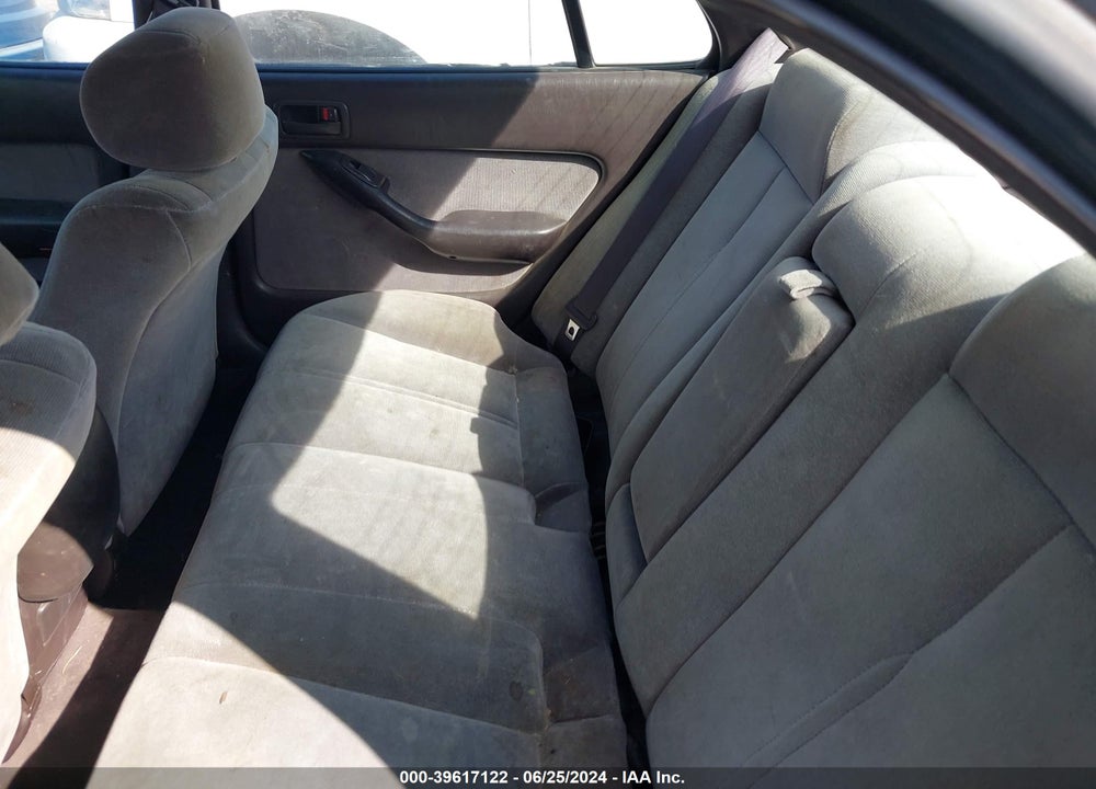 1993 TOYOTA CAMRY LE VIN: JT2SK12E3P0104311