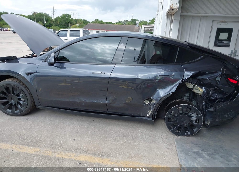 2024 TESLA MODEL Y LONG RANGE DUAL MOTOR ALL-WHEEL DRIVE VIN: 7SAYGDEEXRA265887