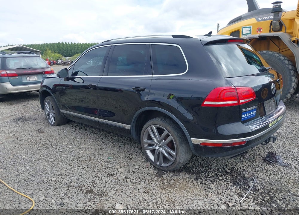 2016 VOLKSWAGEN TOUAREG VR6 LUX VIN: WVGEF9BP7GD003057