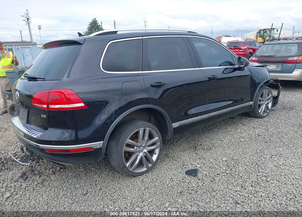 2016 VOLKSWAGEN TOUAREG VR6 LUX VIN: WVGEF9BP7GD003057
