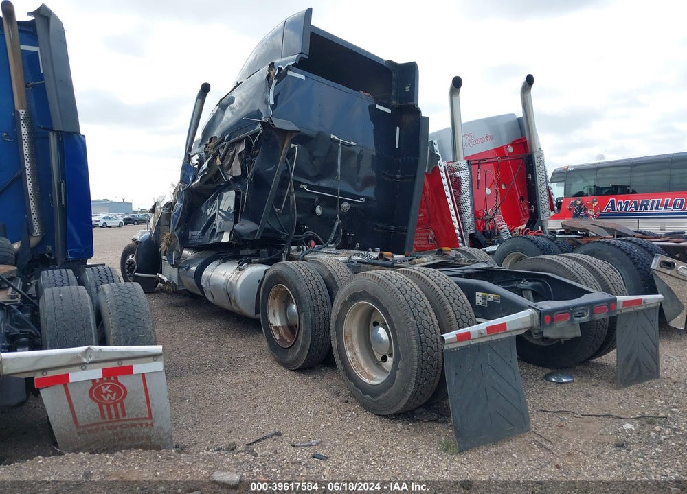 2017 PETERBILT 389 VIN: 1XPXDP9XXHD422551