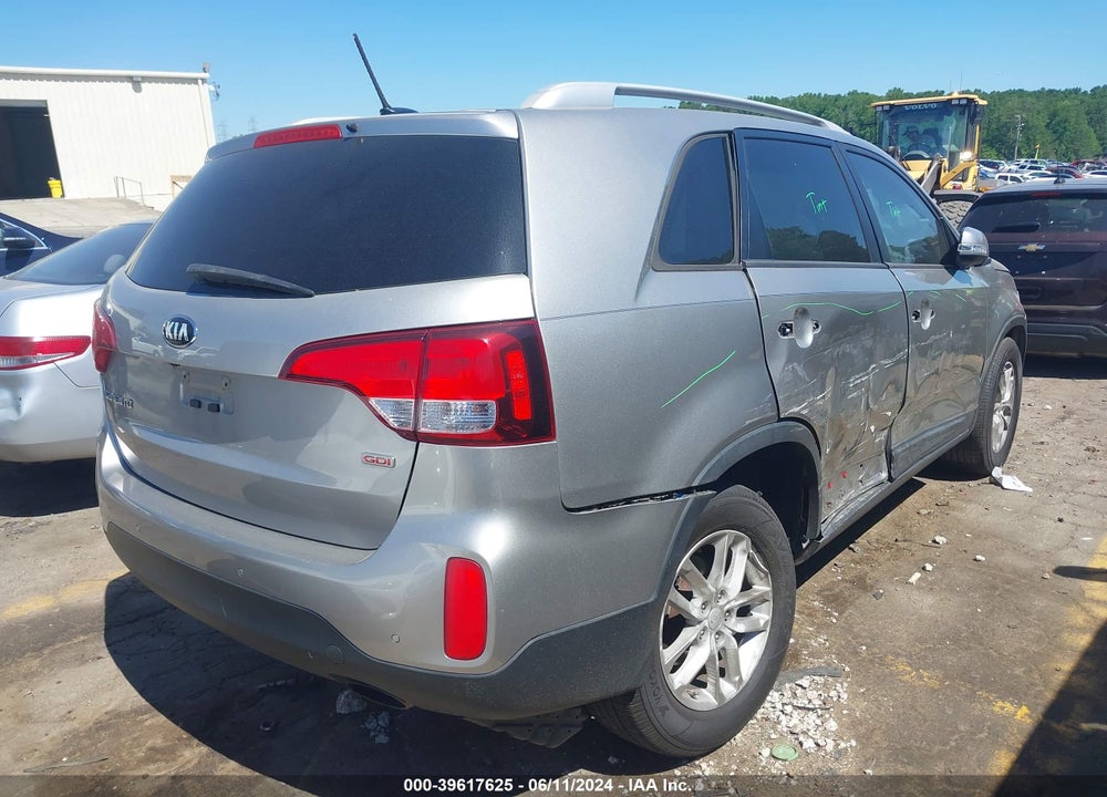 2015 KIA SORENTO LX VIN: 5XYKT3A6XFG641504