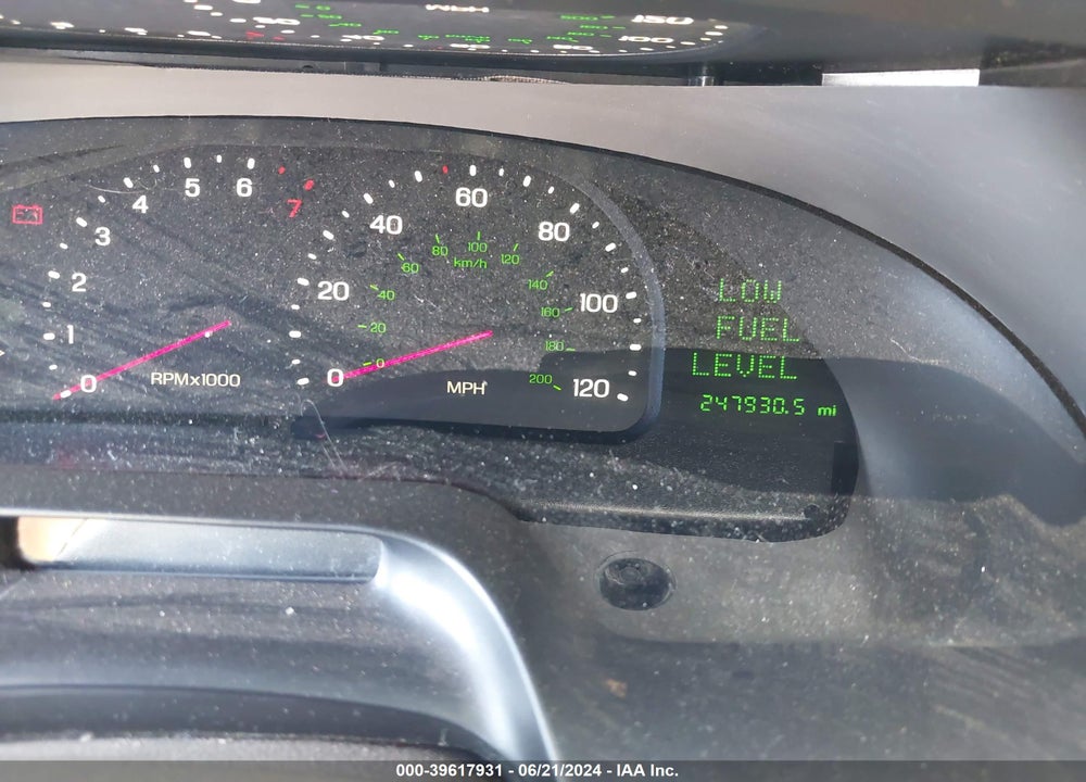 2000 LINCOLN CONTINENTAL VIN: 1LNHM97V2YY839850