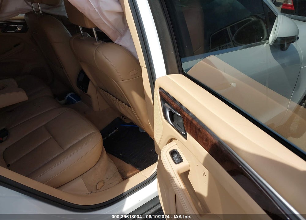 2015 PORSCHE MACAN S VIN: WP1AB2A50FLB52287